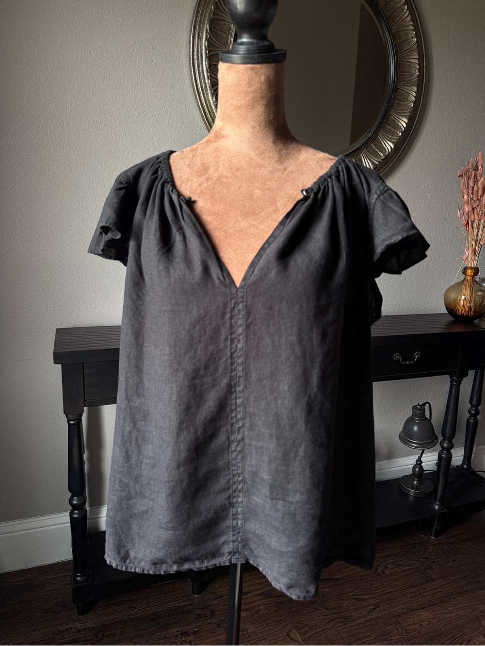 Velvet by Graham & Spencer Linen Black V-Neck Flutter Sleeve Blouse